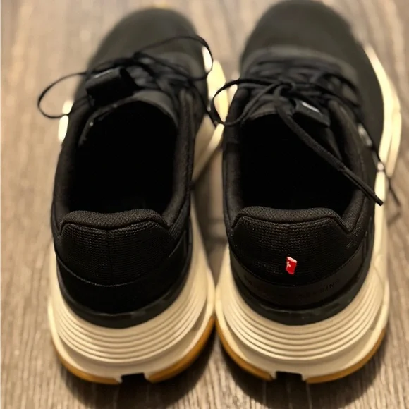 On Running Women sneakers - Picture 2 of 5